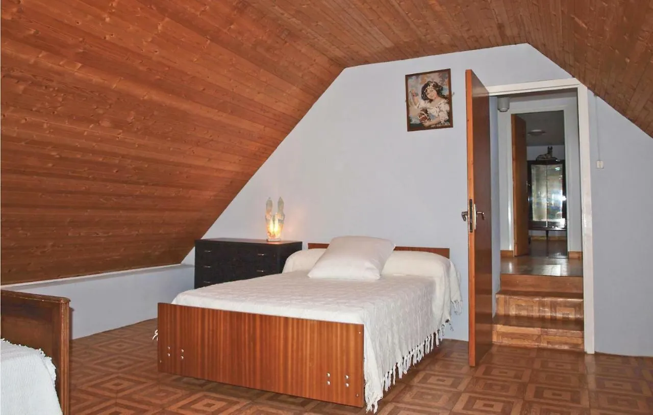 בית נופש Nice Home In Kerbors With Kitchen